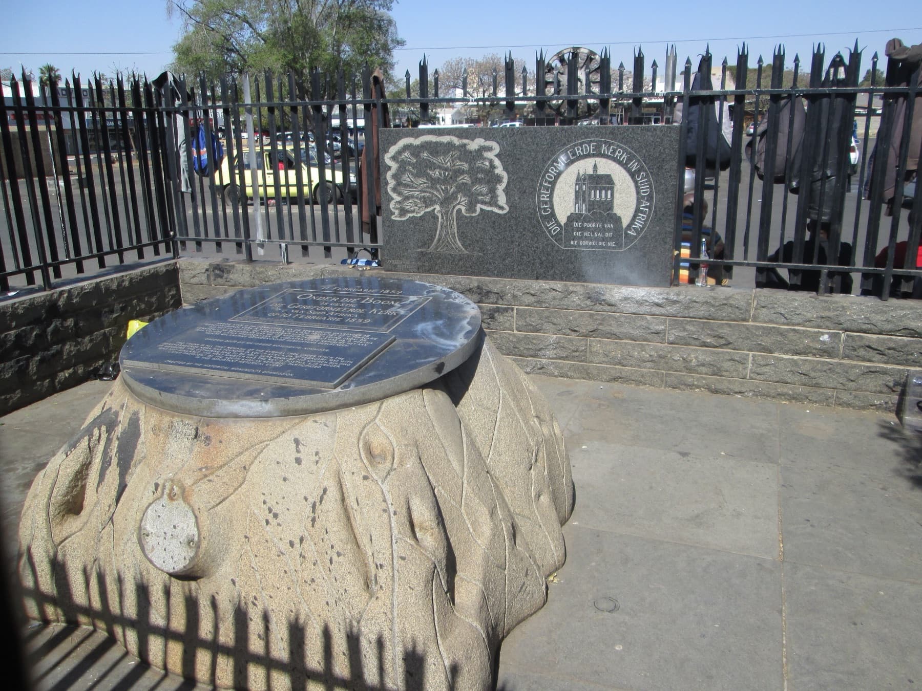 Die seringboommonument op Rustenburg, waar die Kerk in 1859 gestig is, in 2014.
